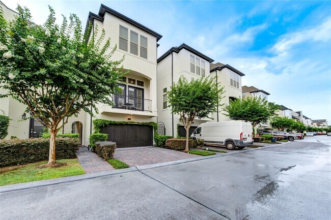 Building Photo - 1649 Upland Lakes