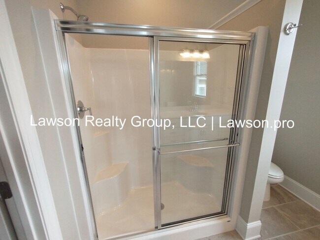 Building Photo - Upscale Three Bedroom in Colonial Green with Garage