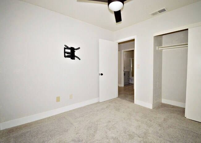 Building Photo - "Charming Oasis: 3-Bedroom Cathedral City Retreat with Pool, Fireplace, and Granite Kitchen!"