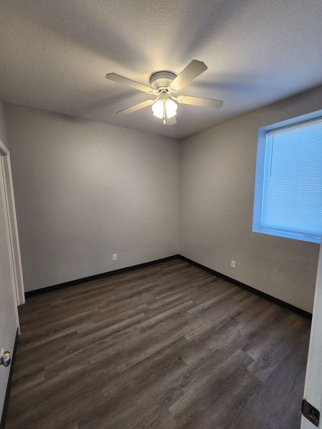 Building Photo - 1 bed 1 bathroom apartment