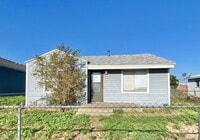 Building Photo - 2 bed 1 bath now available near Chatman Park