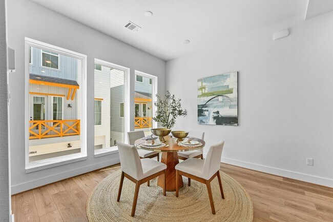 Building Photo - 3903 Pinemont Dr