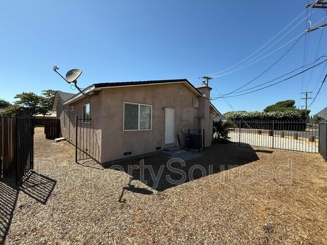 Building Photo - 524 E Krell Ln