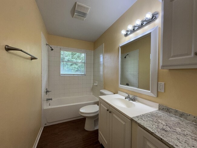 Building Photo - 11 Camelia Dr