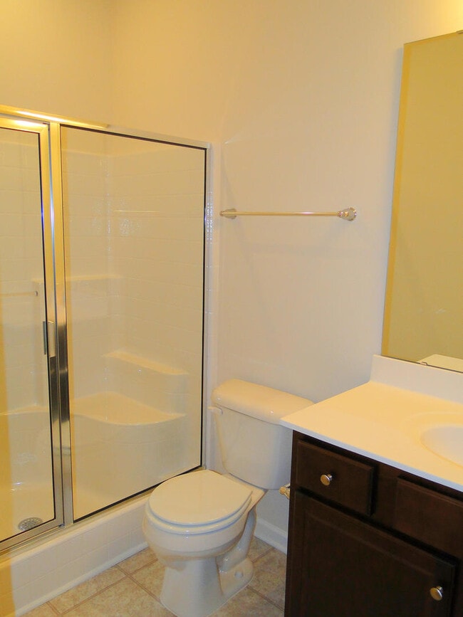 Building Photo - 8814 Commons Townes Dr