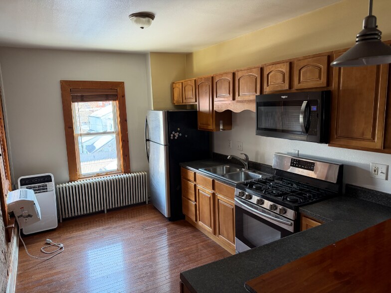 Building Photo - 433 N Pine St