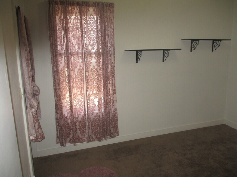 bedroom - 1014 Denton St