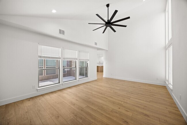 Building Photo - 2114 Trellis Pl