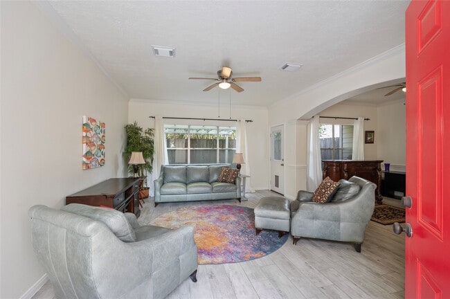 Building Photo - 2060 Glencove Dr