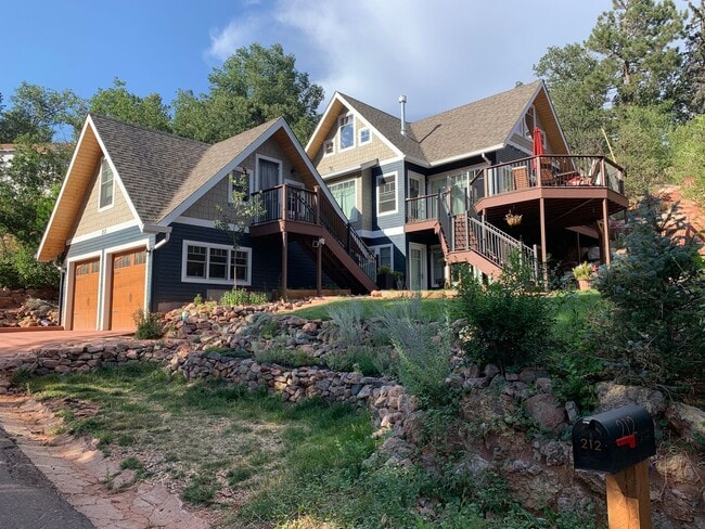 Building Photo - Charming 1 bdrm 1 bath lower level Manitou...