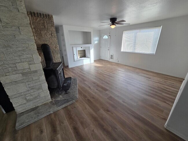 Building Photo - 258 Knolls Vista Dr