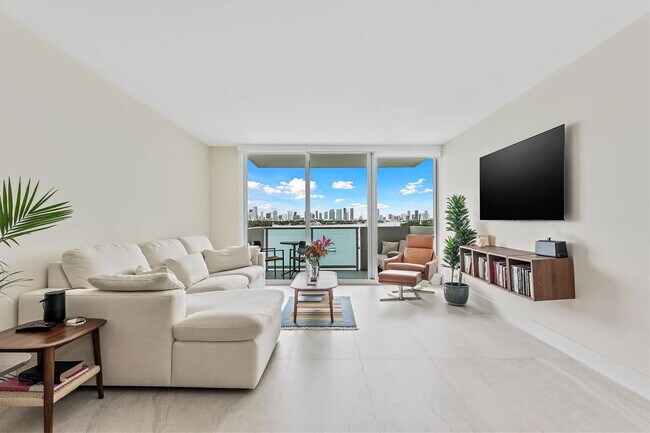 Primary Photo - 1200 West Ave