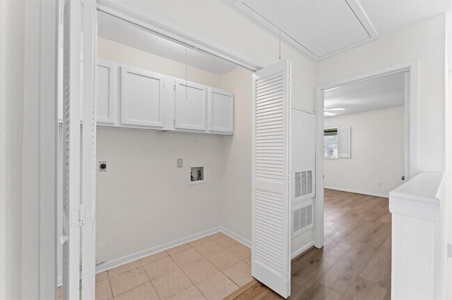 Building Photo - 10001 Westpark Dr