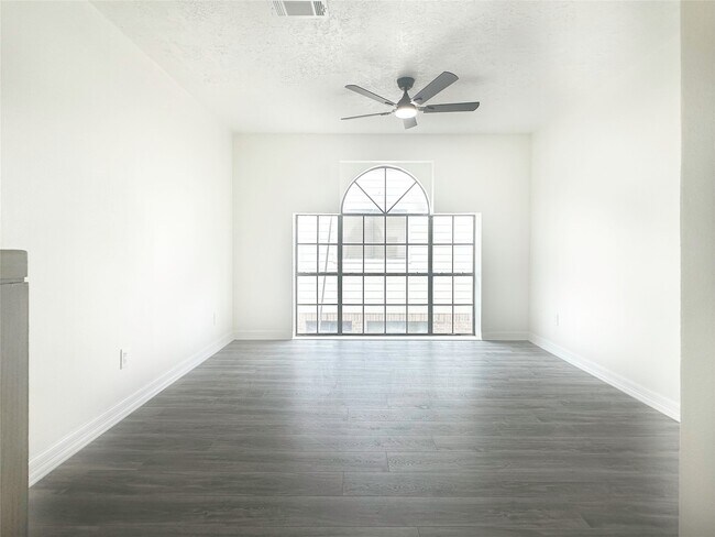 Building Photo - 9843 Stableway Dr