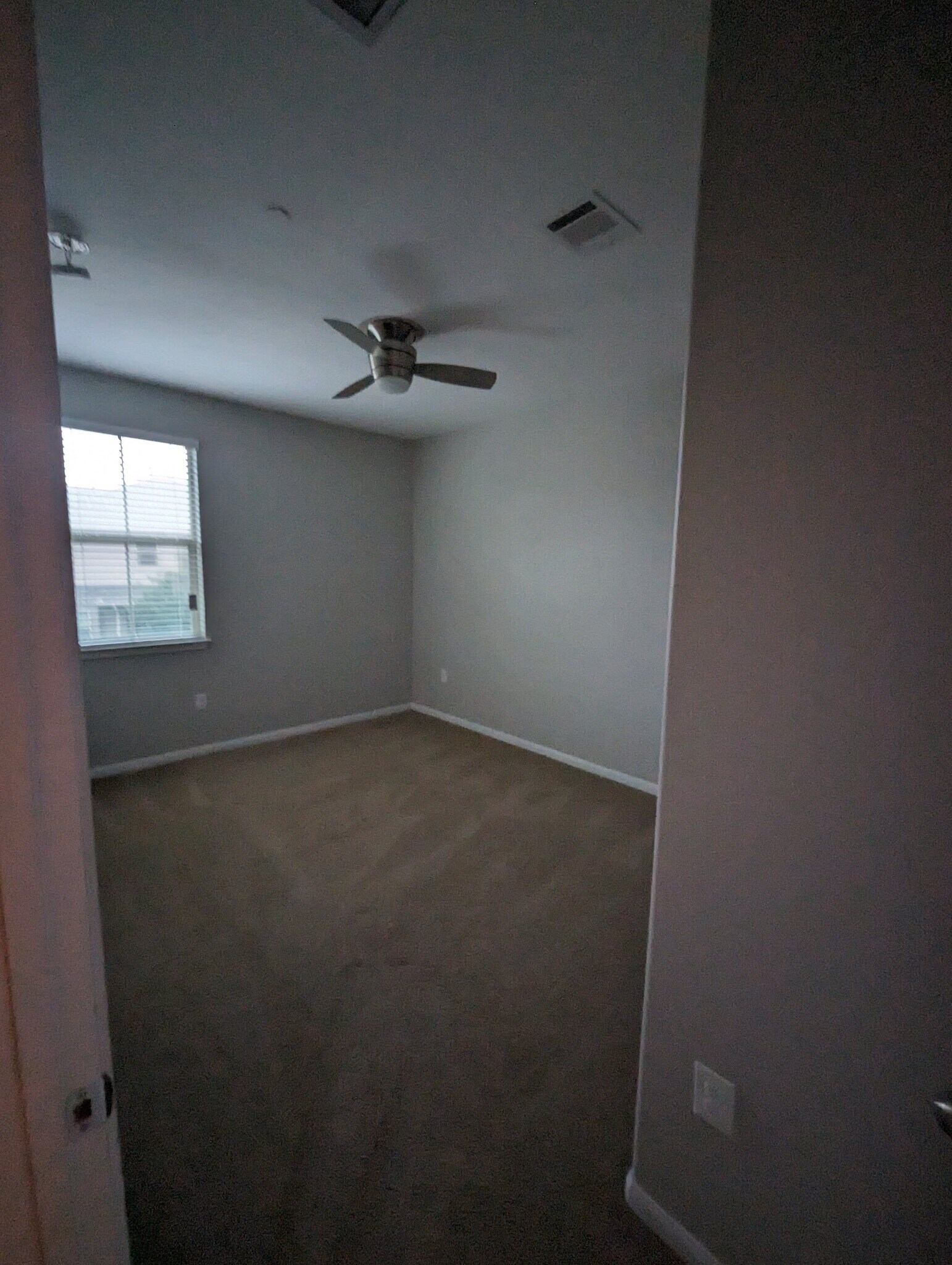 Building Photo - 2880 Donnell Dr