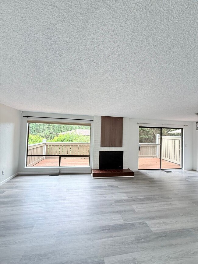 Building Photo - Charming 3-Bed Condo in Quail Run | Pool, ...