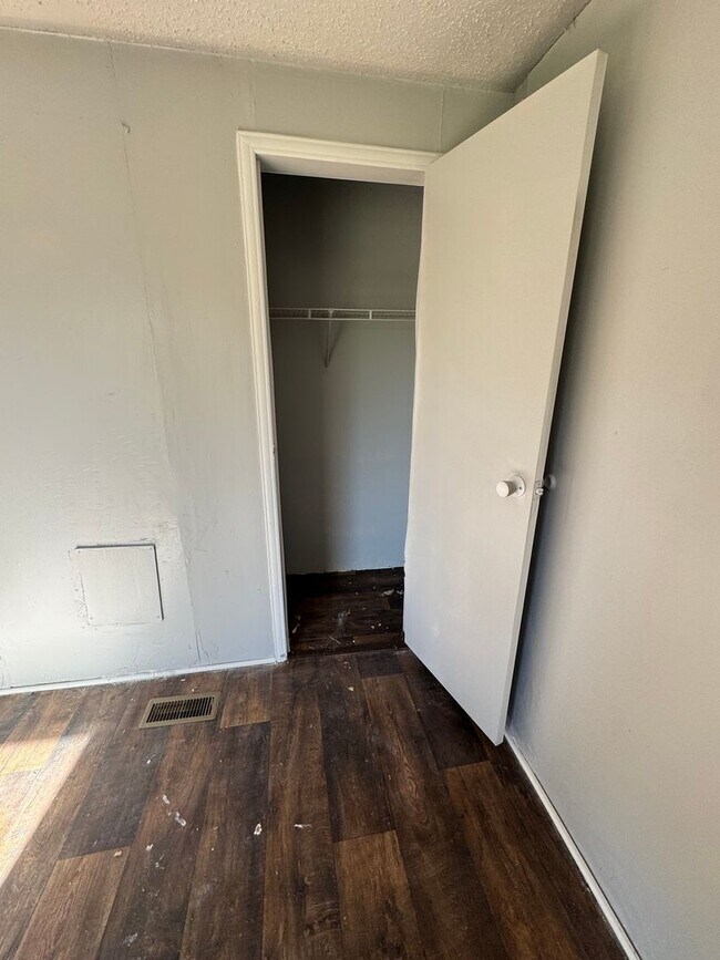 Building Photo - 3 BR 2 Bath 1,280 sq ft singlewide mobile home on 3.09 acres in Lonoke, AR