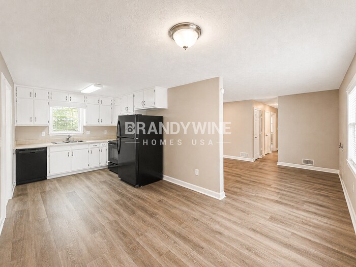 Building Photo - 2150 Moon Dr SW