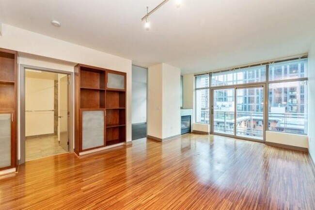 Building Photo - 1 bedroom in Seattle WA 98121