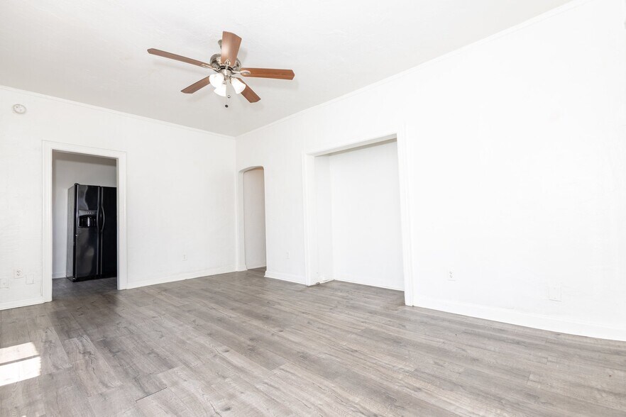 Building Photo - 357 S Alvarado St