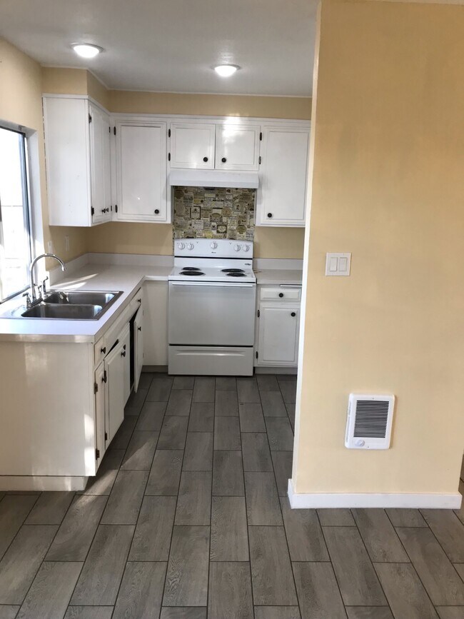 Building Photo - 10841 Jeremy Dr