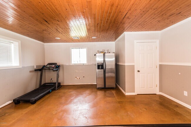 Building Photo - 1738 Red Bud Ln