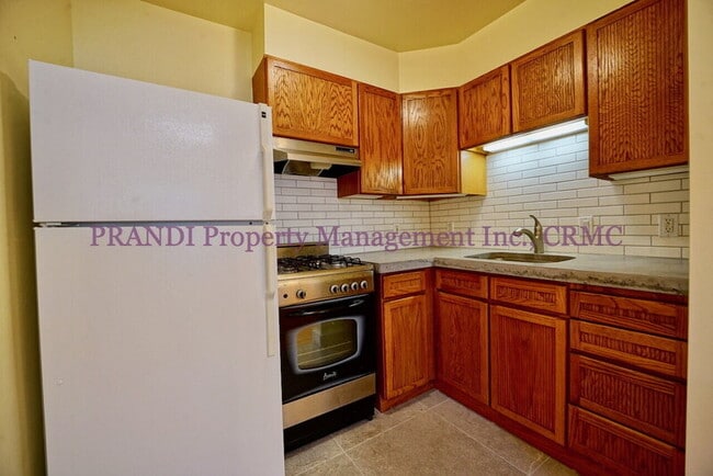 Building Photo - 839 Reichert Ave