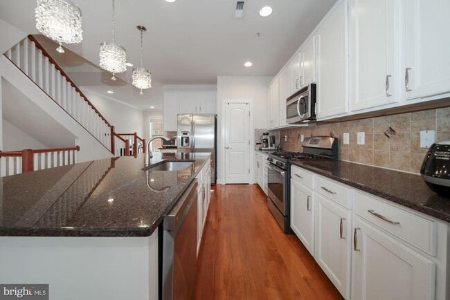 Building Photo - 609 Hendrix Ave