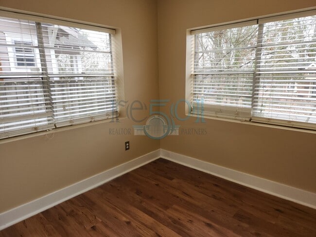 Building Photo - Addorable Newly Updated 3 Bedroom 2 Bathroom Hillcrest Cottage Minutes From UAMS!!!