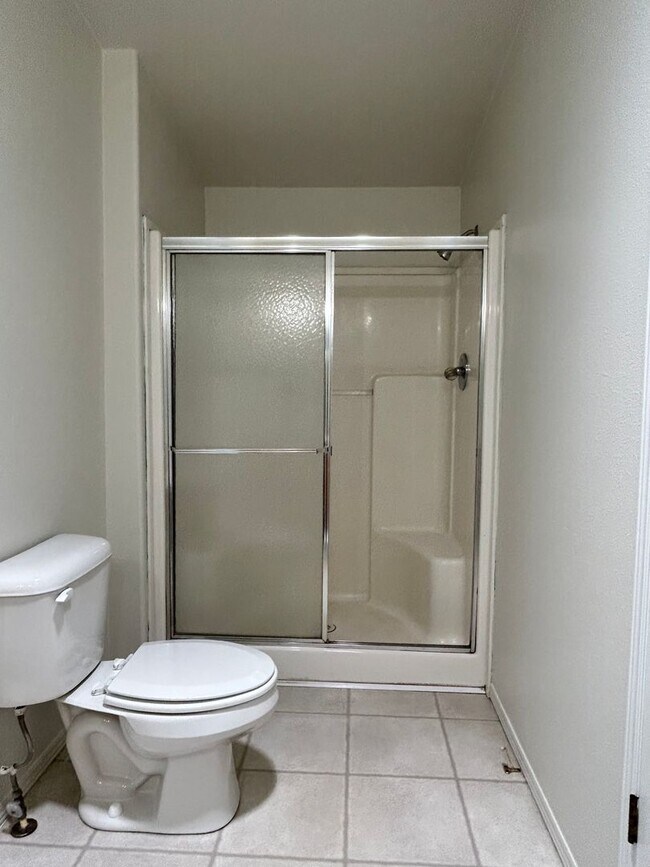 Building Photo - Large Single Family Home in Country with Office