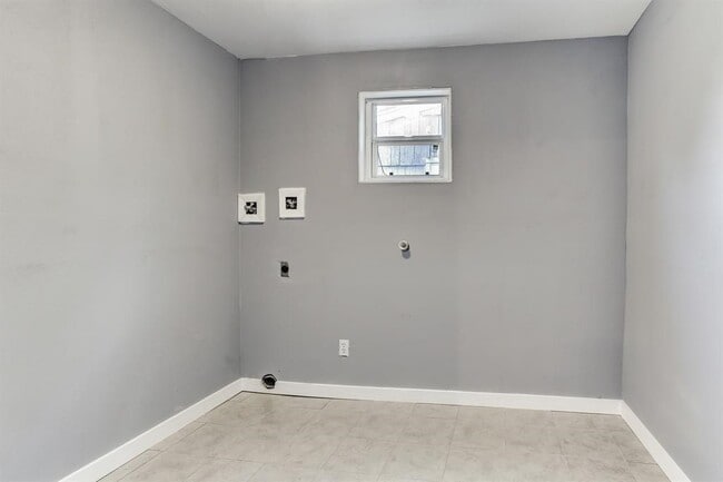 Building Photo - 9005 Cheer St