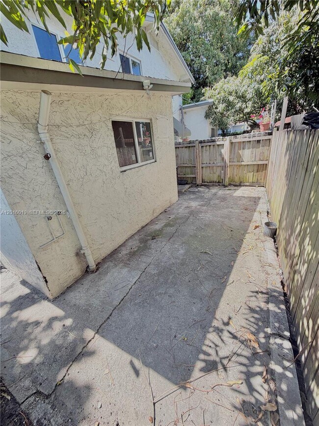 Building Photo - 151 NW 17th Pl
