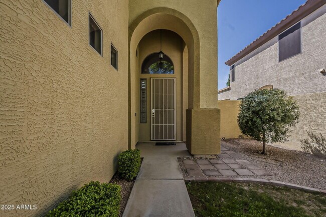 Building Photo - 927 W Azalea Pl