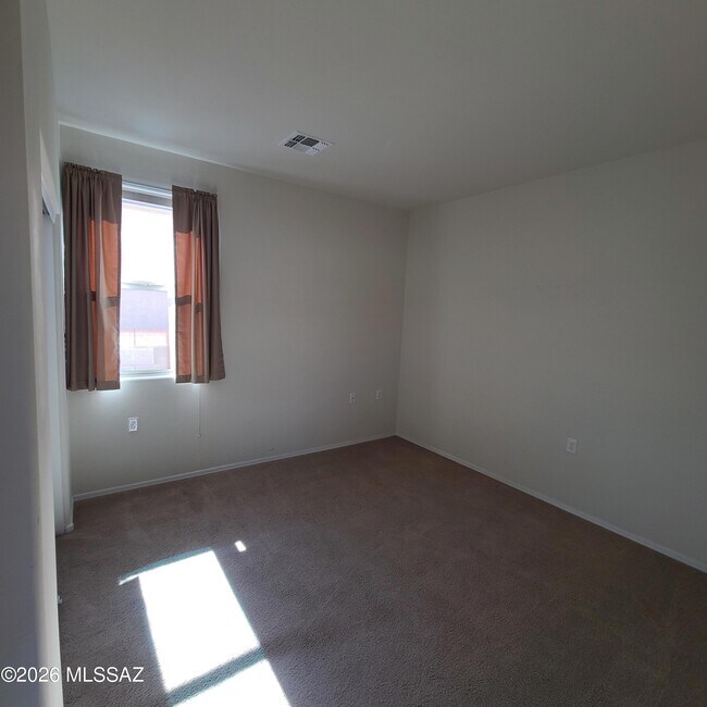 Building Photo - 14037 E Cariole St