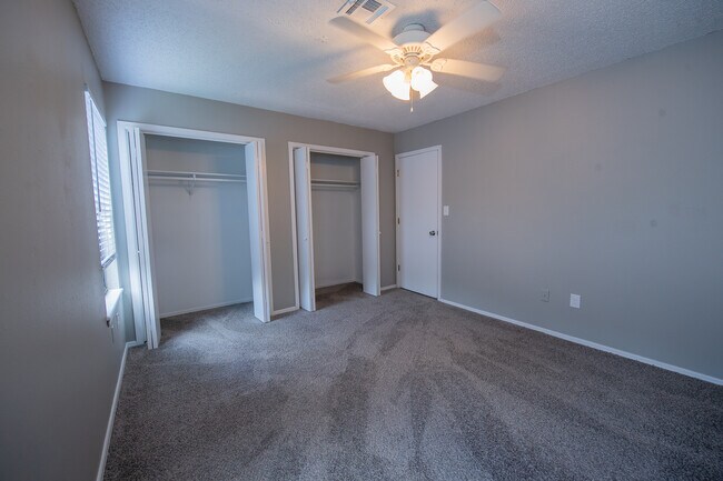 Building Photo - 2305 E Kantz Cv