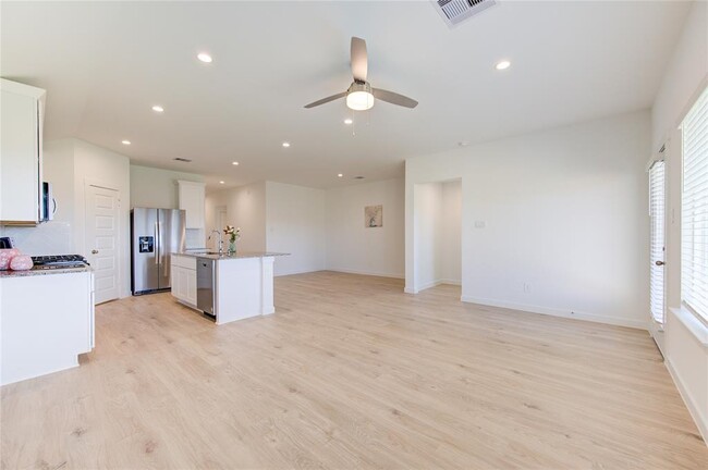 Building Photo - 1327 Via Sacra Dr