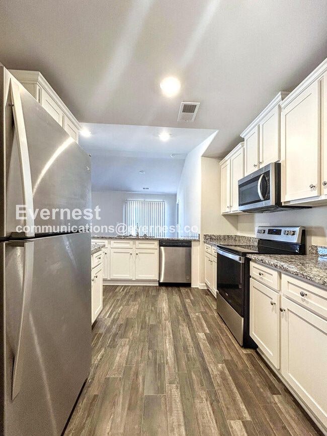 Building Photo - 550 Belcaro Dr