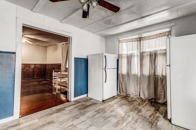 Building Photo - 912 E 31st St