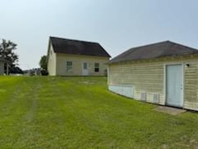Building Photo - Convenient Southside Bungalo