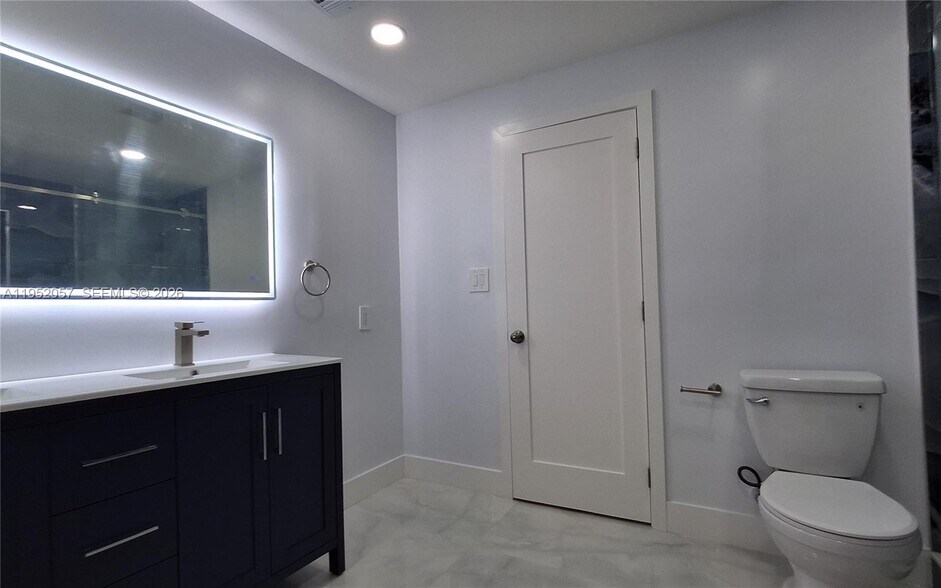 Building Photo - 216 Shadow Way