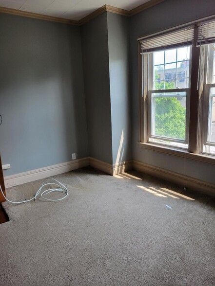 Living Room - 734 Auburn Ave