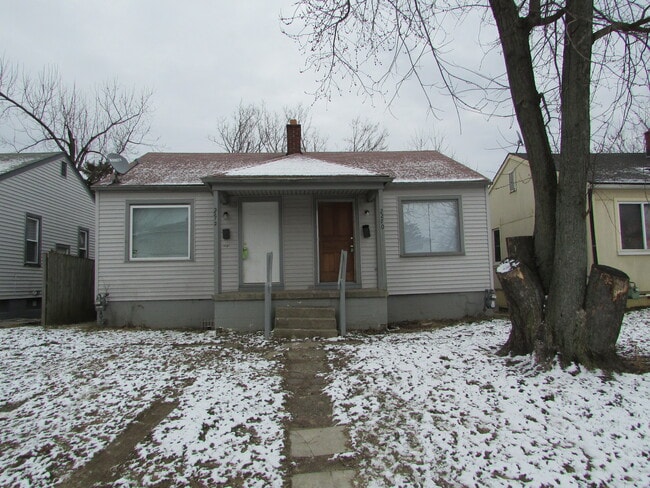 Building Photo - 2276 Hiawatha Park Dr