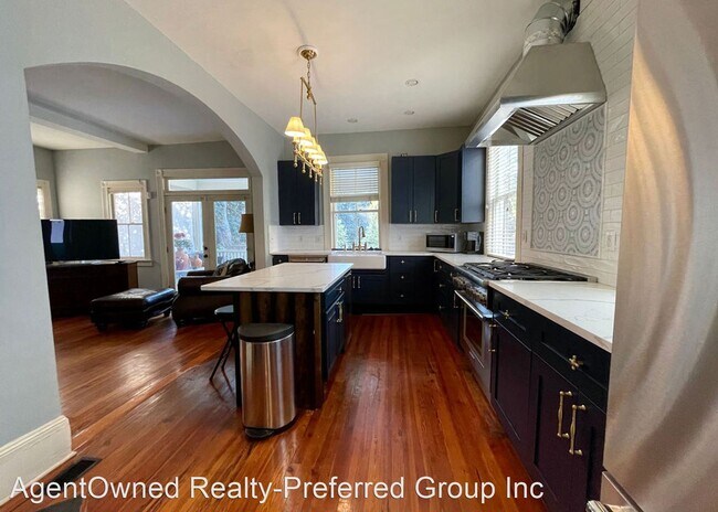 Building Photo - 3 br, 2.5 bath House - 32 1/2 Chapel Street