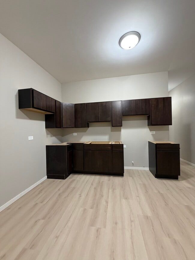 Building Photo - 24 N Pulaski Rd