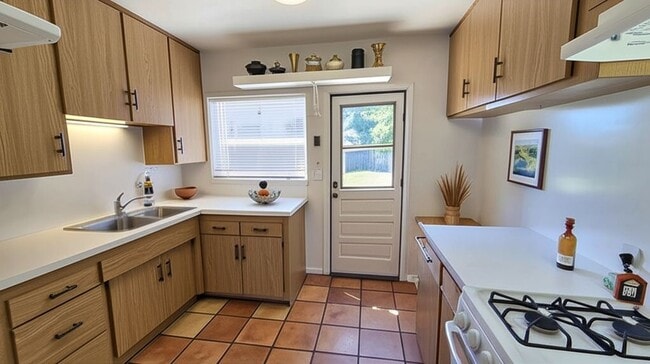 Building Photo - 17634 Bromley St