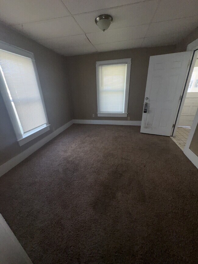 Building Photo - 207 S Clarence St