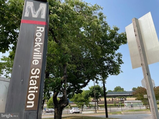 Building Photo - 1015 Veirs Mill Rd