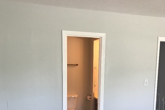 bedroom - 2613 Wynterhall Rd SE