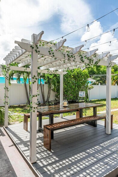 Building Photo - 1315 SW 30th St