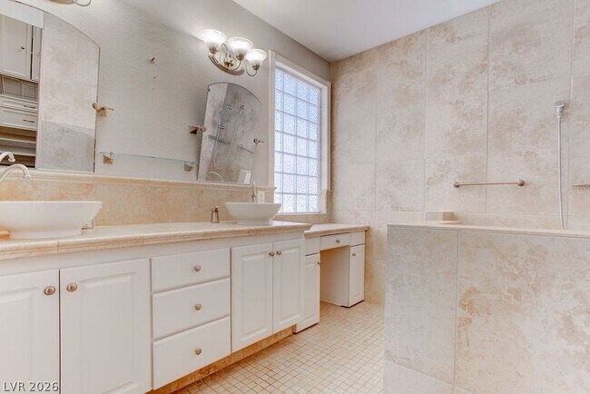 Building Photo - 325 Brilliant Summit Cir